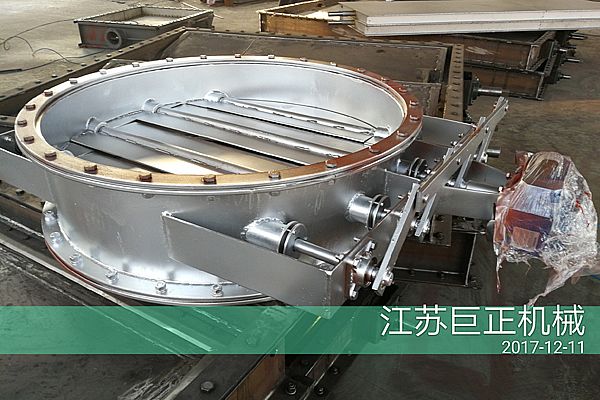 圓形擋板門（直徑190cm），準(zhǔn)備入庫中