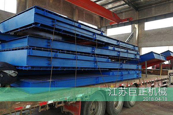 擋板門現(xiàn)場(chǎng)發(fā)貨裝車，待發(fā)往河北